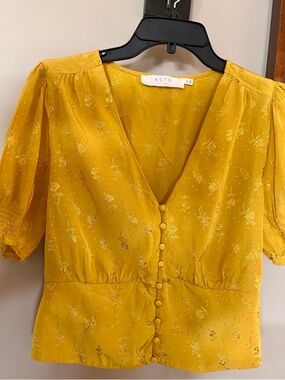 Astr Mustard Yellow Floral Button-Front V-Neck Blouse